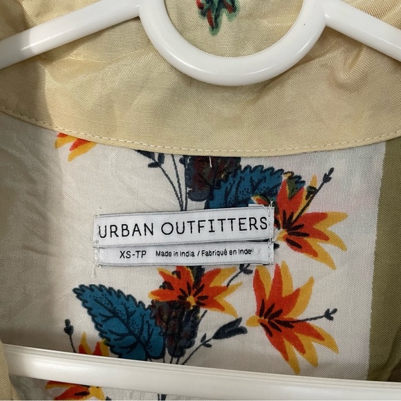 UO Hayden Souvenir Button Down XS - Picture 10 of 11